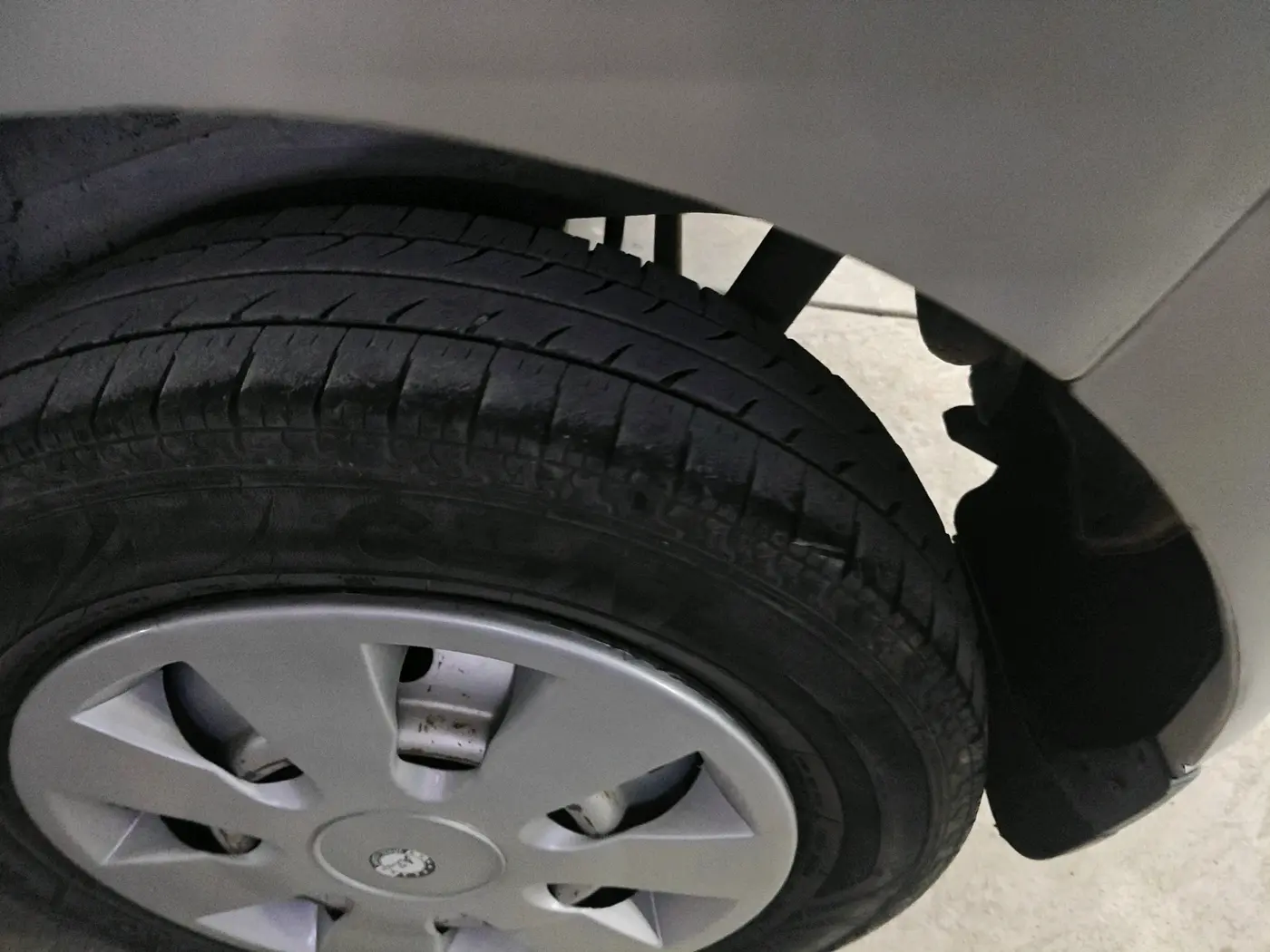 2011 Maruti Wagon R 1.0 LXI CNG, CNG, Manual, 1,00,384 km, tyre
