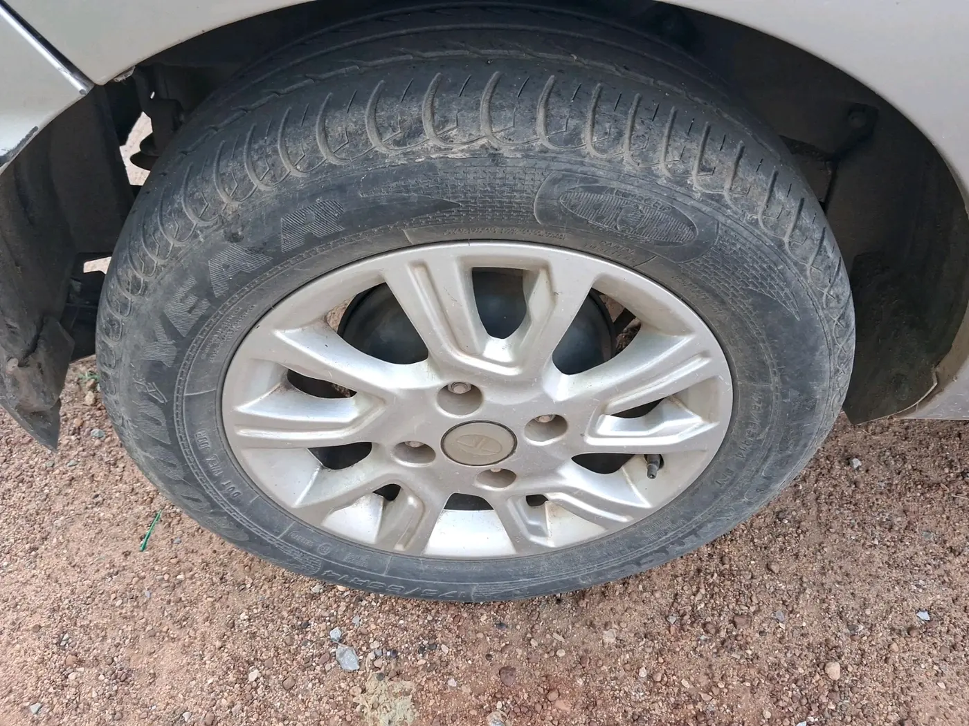 2016 Tata Tiago XZ PETROL, Petrol, Manual, 61,594 km, tyre