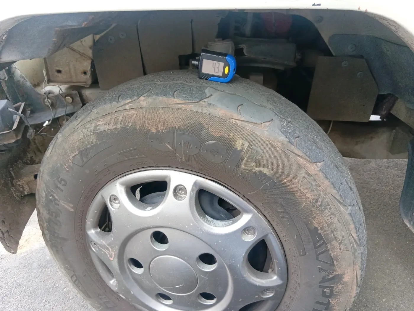 2017 Mahindra Bolero POWER PLUS ZLX, Diesel, Manual, 2,01,574 km, tyre