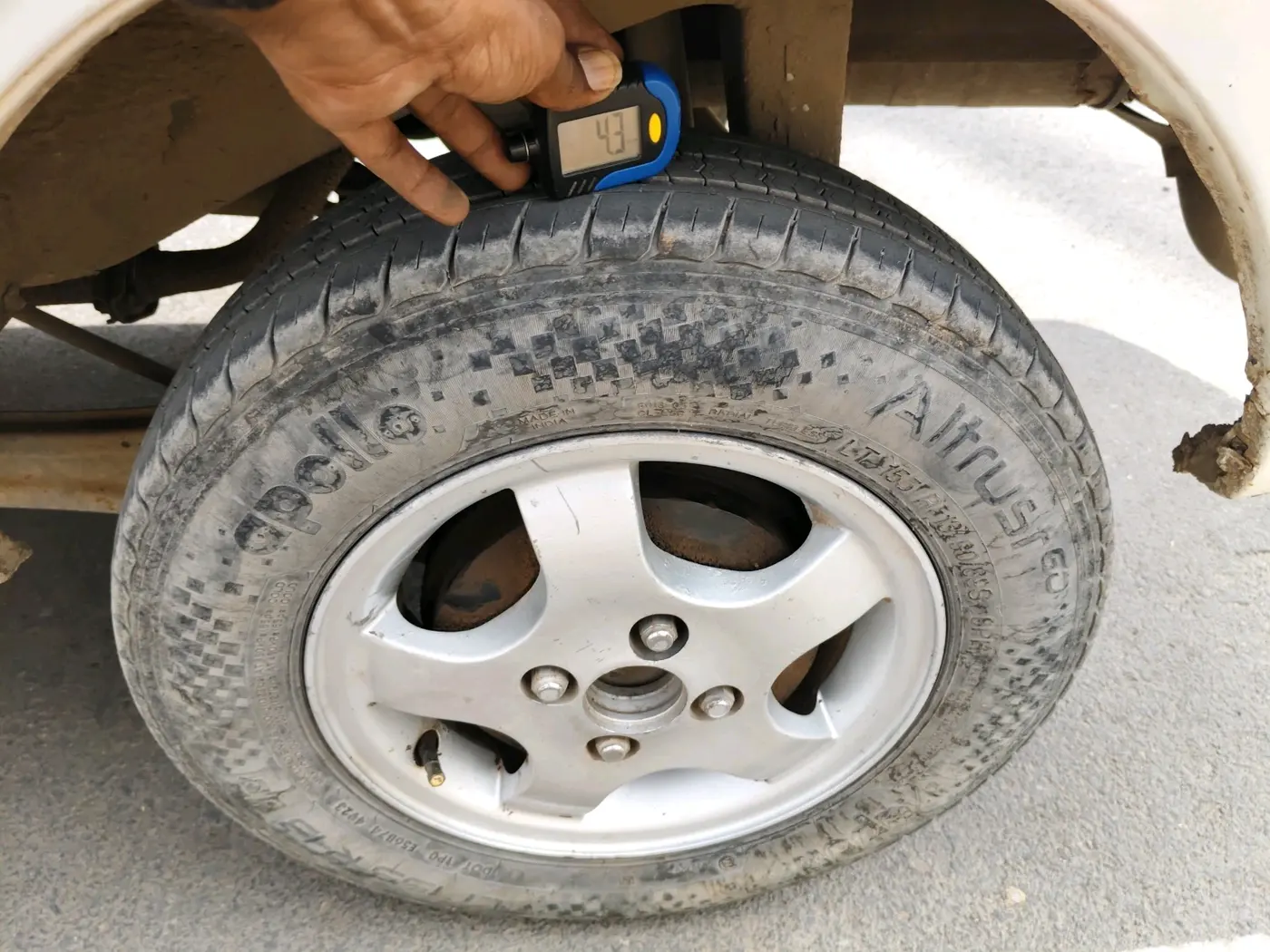 2011 Maruti Eeco 7 STR, CNG, Manual, 4,10,262 km, tyre