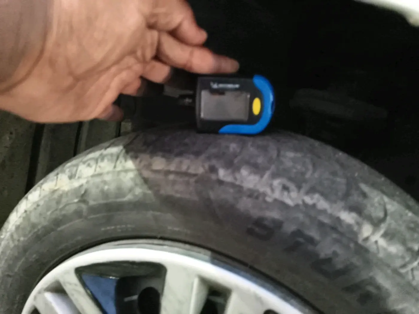2015 Maruti Wagon R 1.0 LXI, CNG, Manual, 76,444 km, tyre