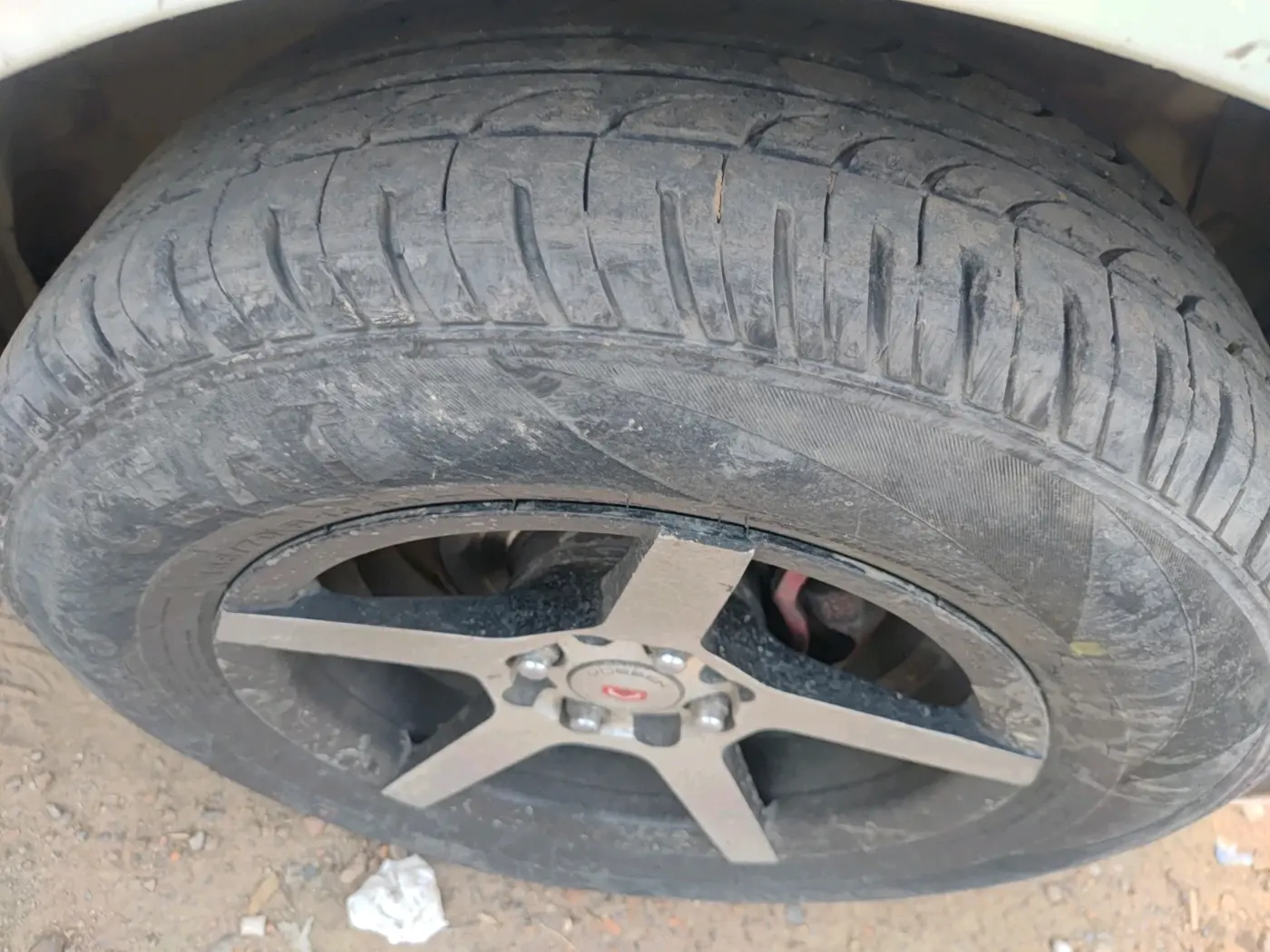 2013 Hyundai i20 MAGNA 1.2, Petrol, Manual, 1,16,150 km, tyre
