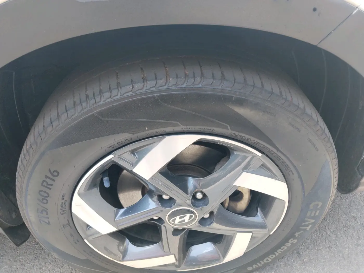 2019 Hyundai VENUE SX PLUS 1.0 TURBO DCT, Petrol, Automatic, 41,996 km, tyre