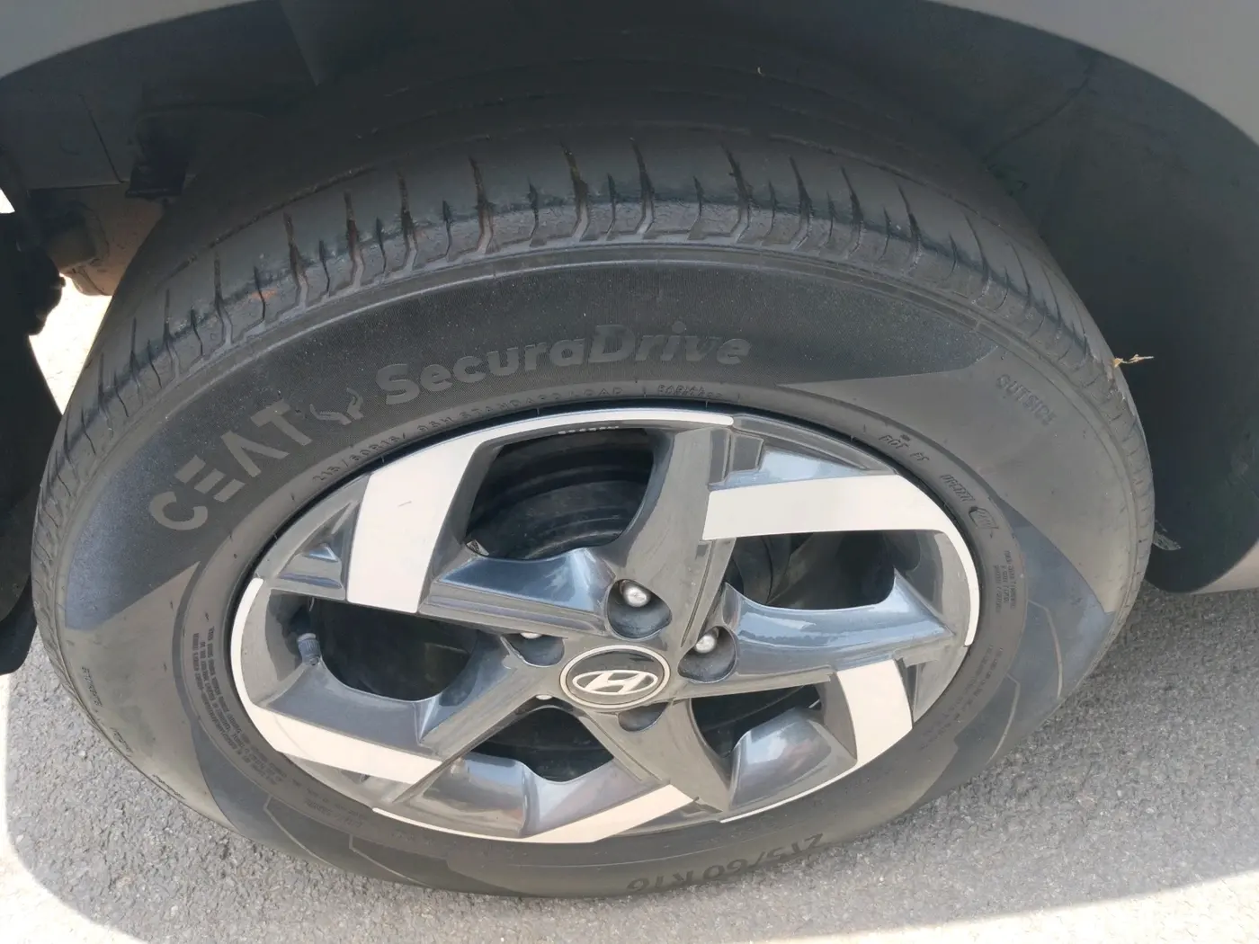 2019 Hyundai VENUE SX PLUS 1.0 TURBO DCT, Petrol, Automatic, 41,996 km, tyre