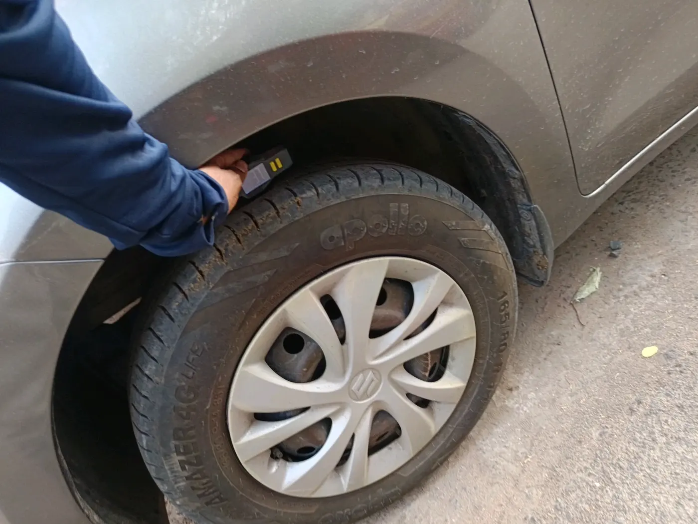 2018 Maruti Swift VXI, Petrol, Manual, 1,06,994 km, tyre