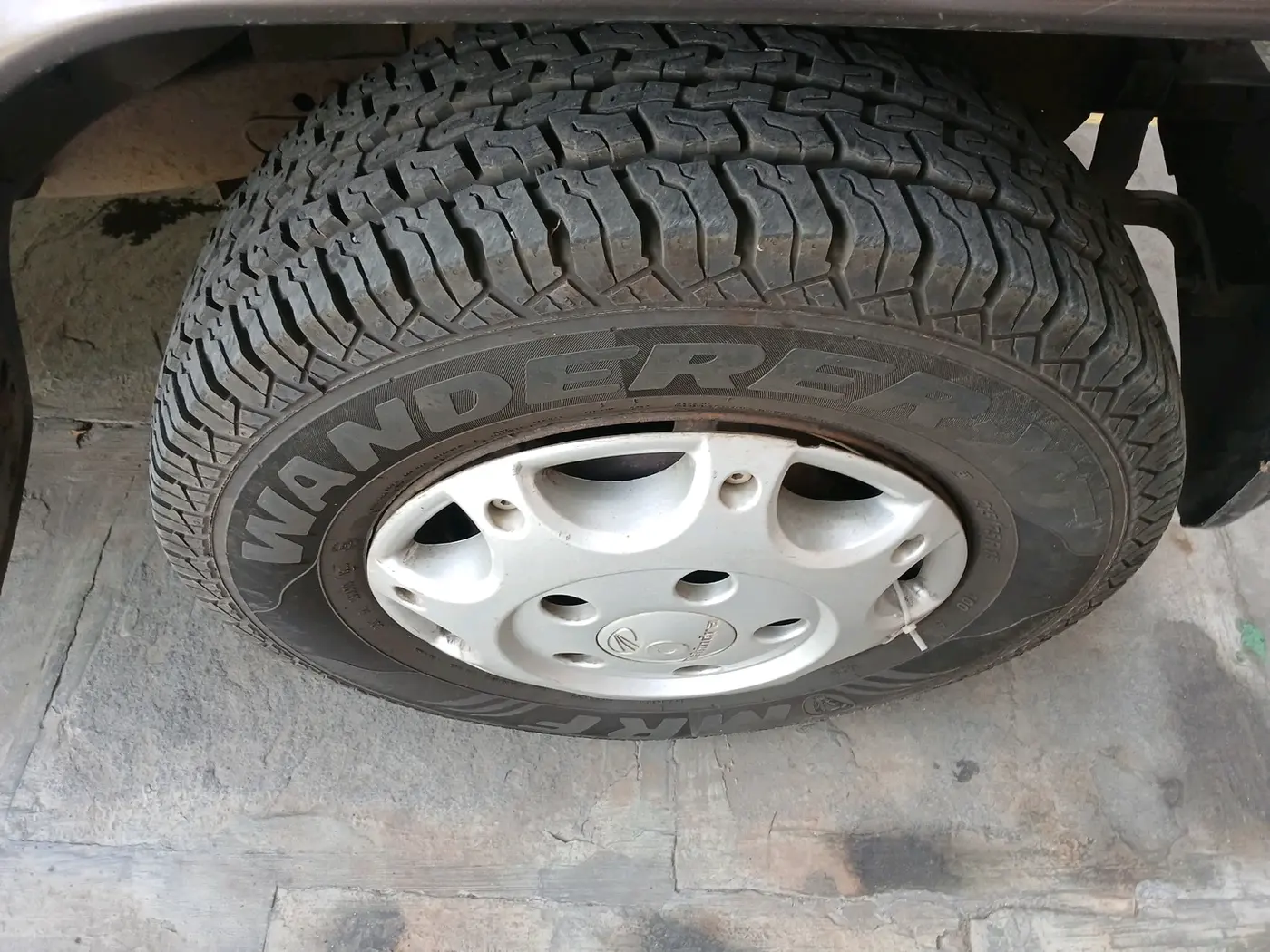 2012 Mahindra Bolero ZLX BS IV, Diesel, Manual, 1,69,054 km, tyre