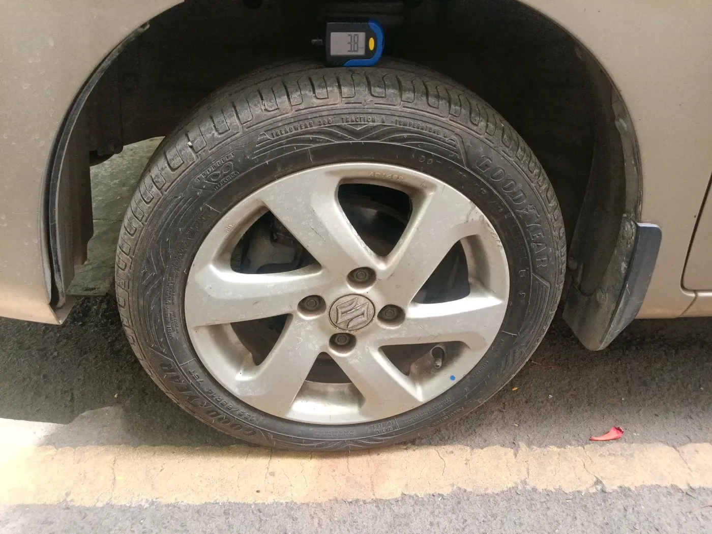 2016 Maruti Wagon R 1.0 VXI AMT, Petrol, Automatic, 20,047 km, tyre