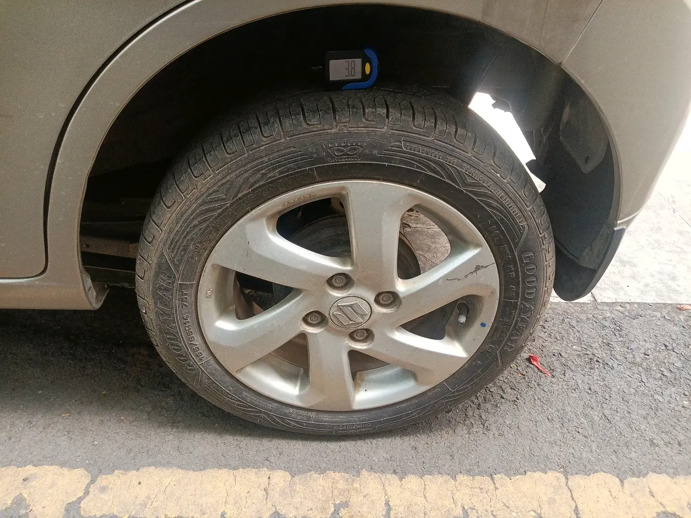 2016 Maruti Wagon R 1.0 VXI AMT, Petrol, Automatic, 20,047 km, tyre