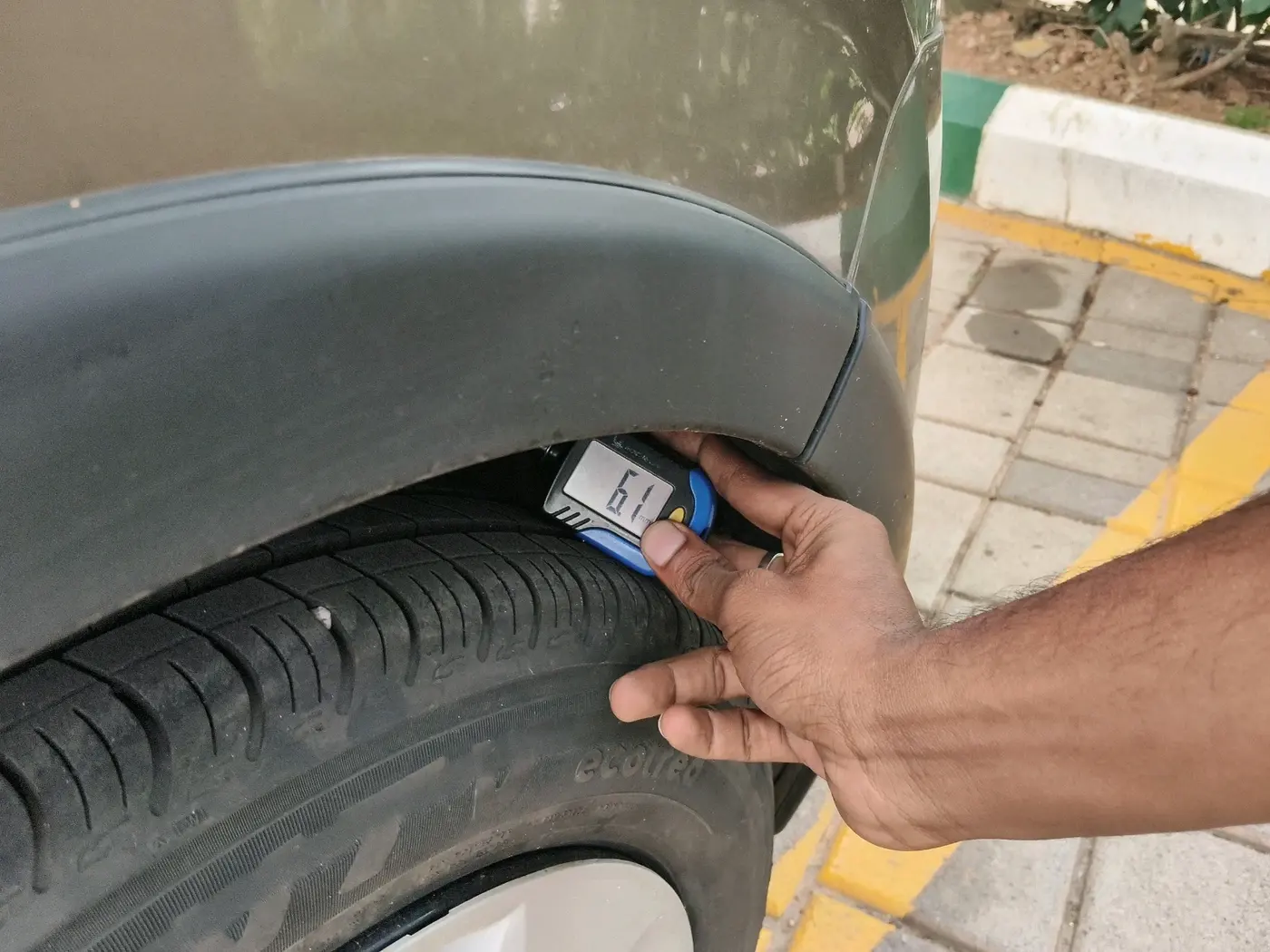 2025 Maruti New Wagon-R VXI 1.0 AMT, Petrol, Automatic, 9,160 km, tyre
