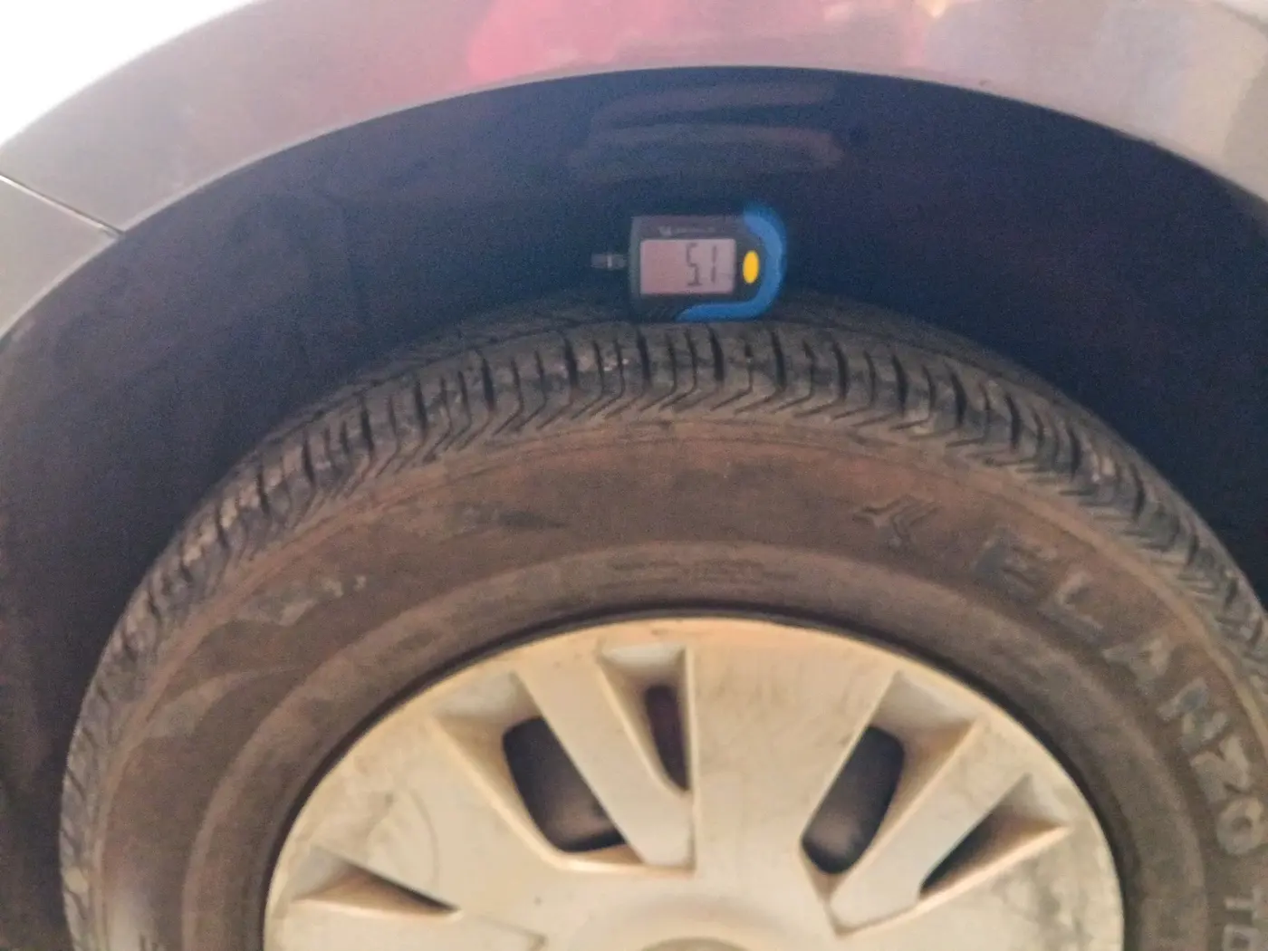 2012 Maruti Swift VXI, Petrol, Manual, 84,463 km, tyre