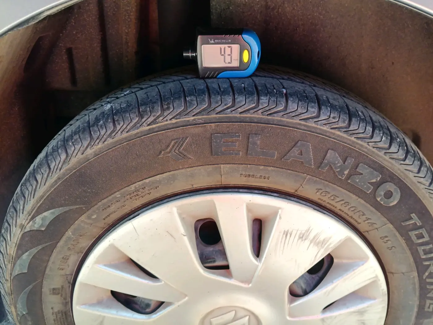 2012 Maruti Swift VXI, Petrol, Manual, 84,463 km, tyre