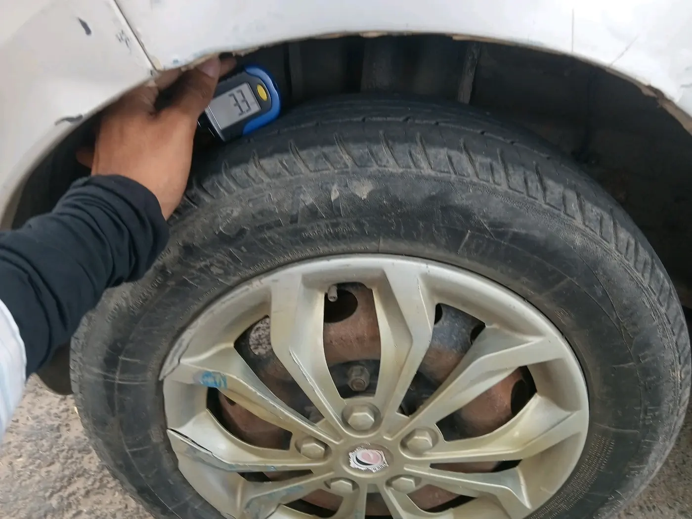 2019 Tata Tiago XT PETROL, Petrol, Manual, 1,33,229 km, tyre