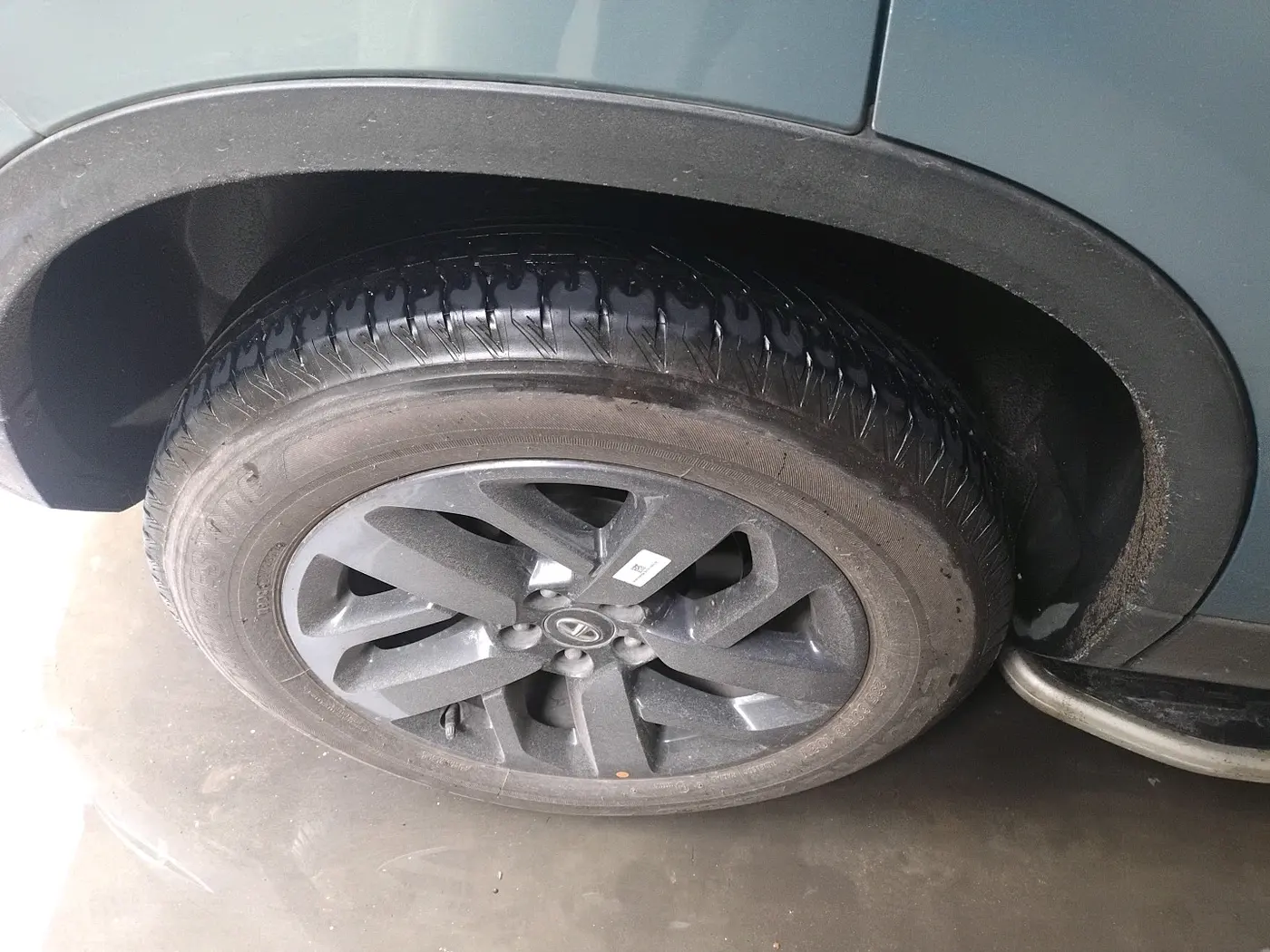 2022 Tata Safari XZA PLUS, Diesel, Automatic, 25,634 km, tyre