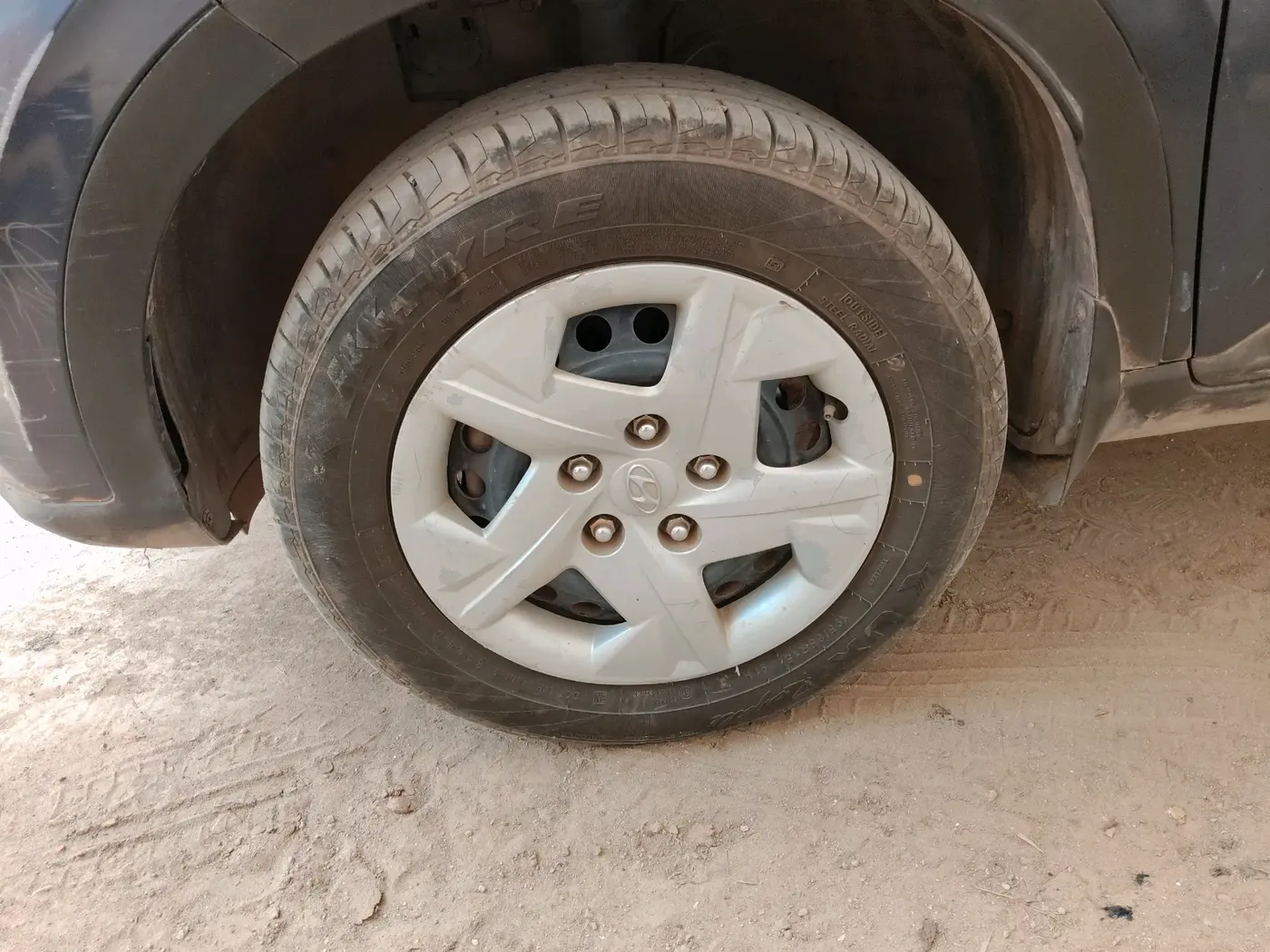2019 Hyundai VENUE S 1.2, Petrol, Manual, 1,04,181 km, tyre