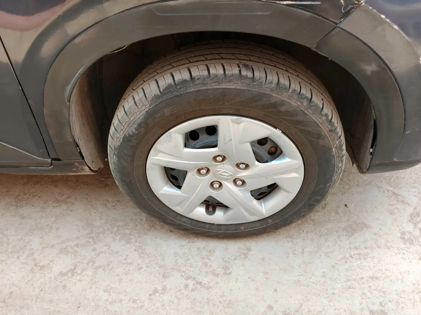2019 Hyundai VENUE S 1.2, Petrol, Manual, 1,04,181 km, tyre