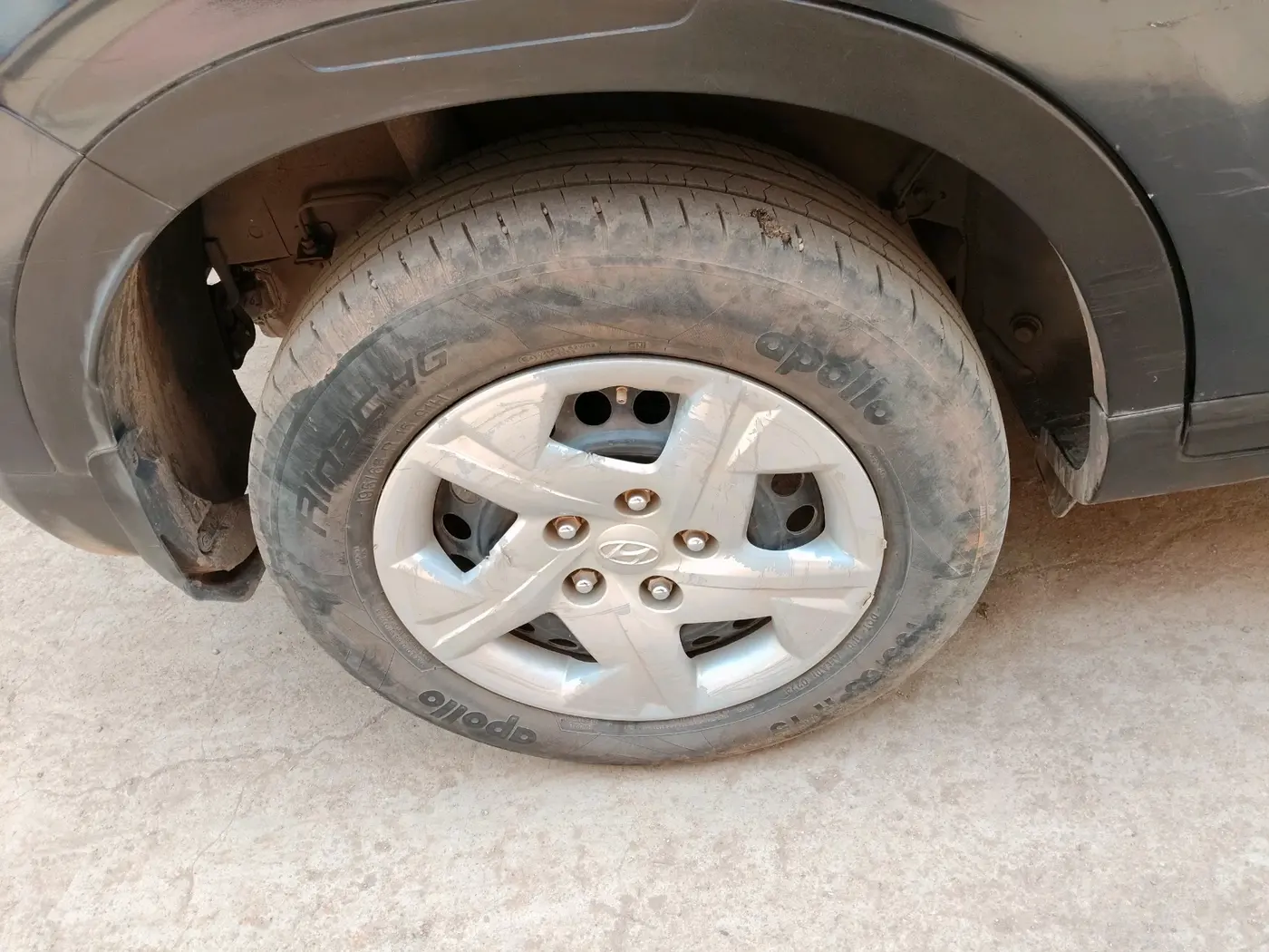 2019 Hyundai VENUE S 1.2, Petrol, Manual, 1,04,181 km, tyre