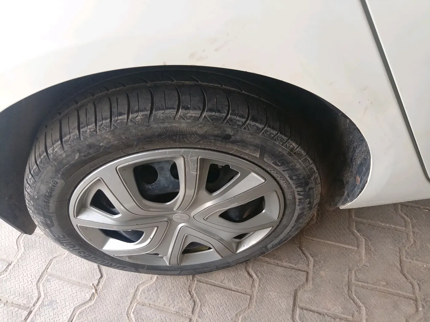 2024 Tata ALTROZ XM PLUS SUNROOF CNG, CNG, Manual, 54,074 km, tyre