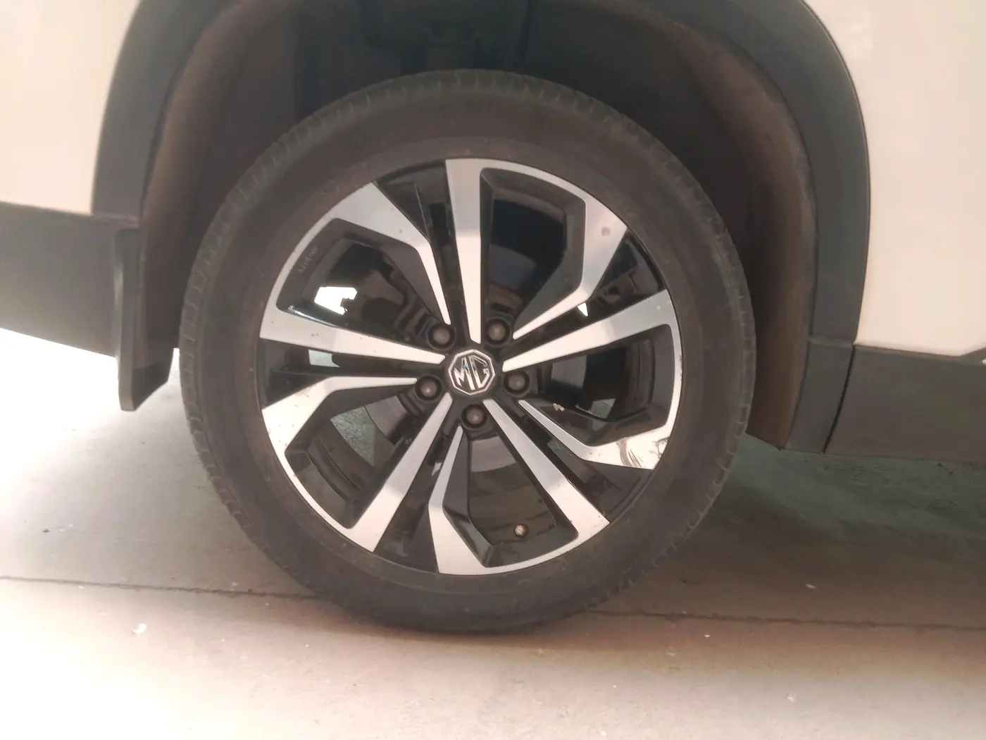 2023 MG HECTOR PLUS SAVVY PRO 1.5 TURBO CVT 7 STR, Petrol, Automatic, 52,773 km, tyre