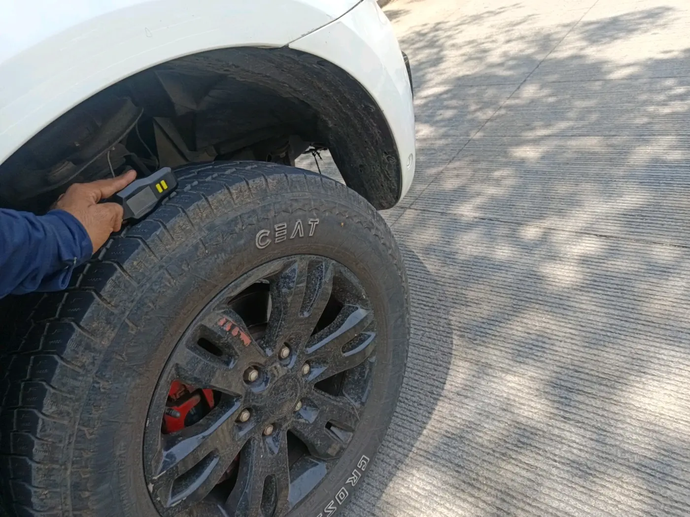 2018 Ford Endeavour TITANIUM 3.2 4X4 AT, Diesel, Automatic, 1,97,408 km, tyre