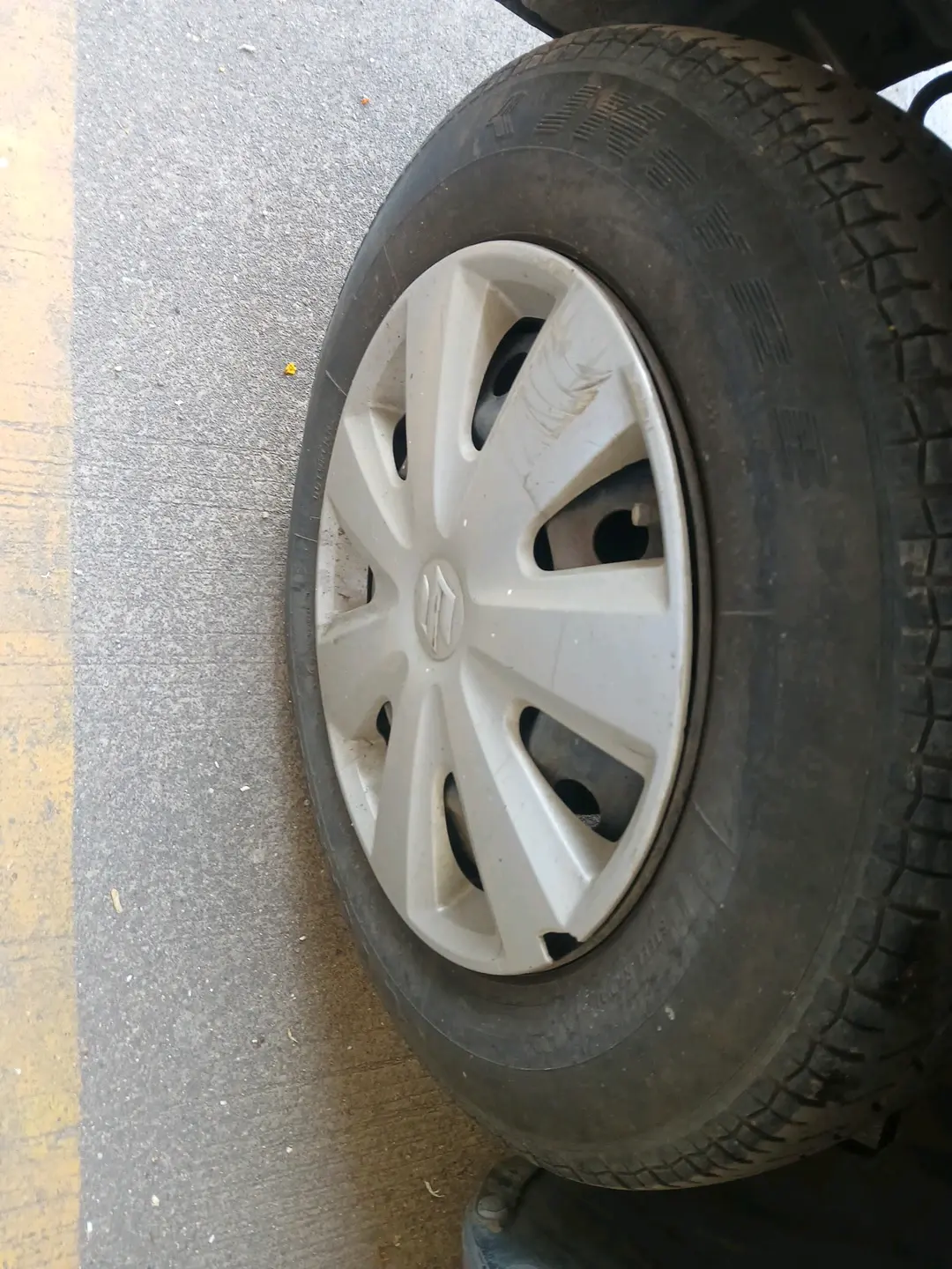 2013 Maruti Swift Dzire VXI, Petrol, Manual, 99,501 km, tyre