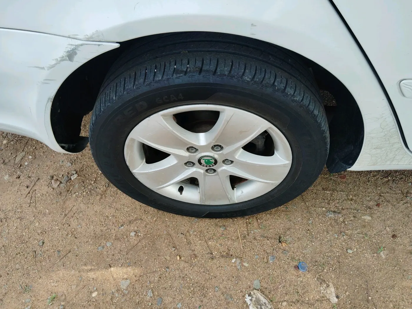 2011 Skoda Laura L&K 2.0 TDI AT, Diesel, Automatic, 1,26,248 km, tyre