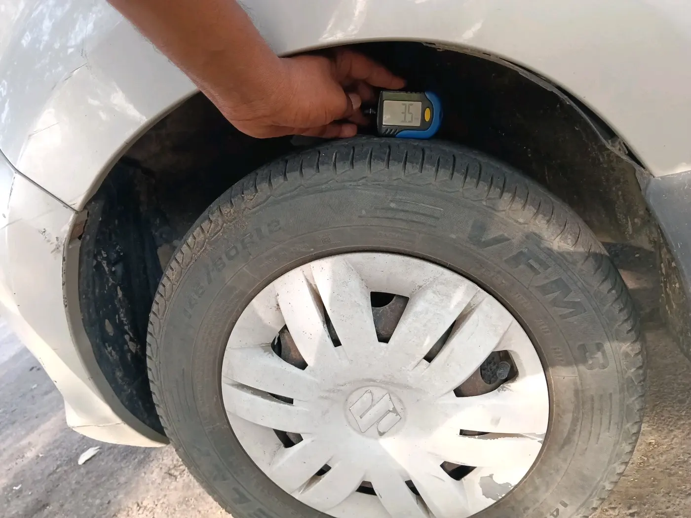 2014 Maruti Alto 800 LXI, Petrol, Manual, 27,441 km, tyre