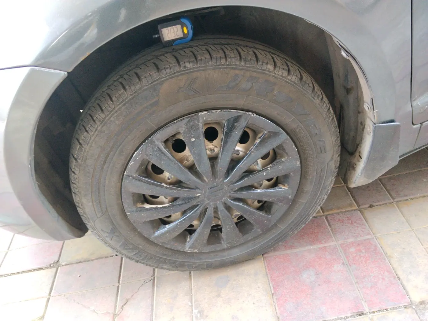 2011 Maruti Swift LXI, CNG, Manual, 64,307 km, tyre