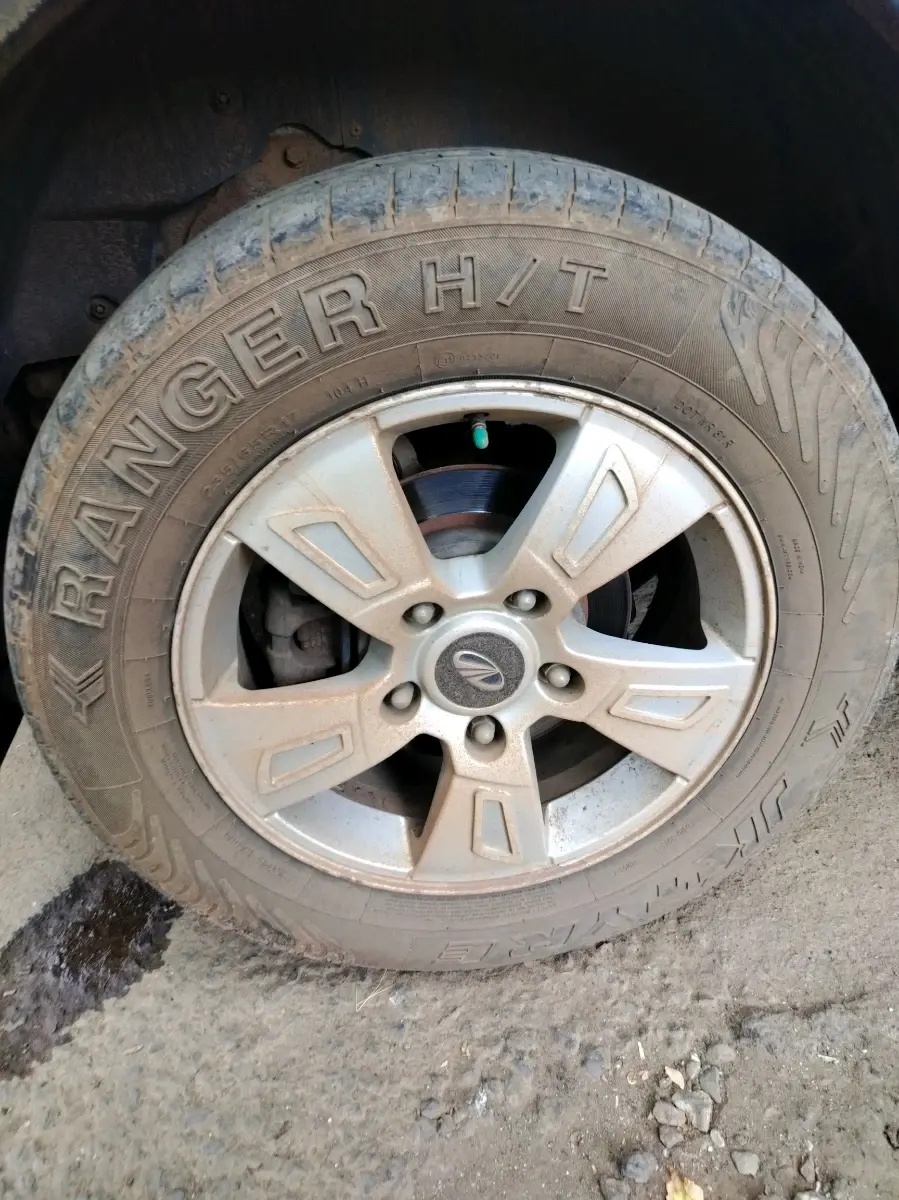 2012 Mahindra XUV500 W8, Diesel, Manual, 1,31,368 km, tyre
