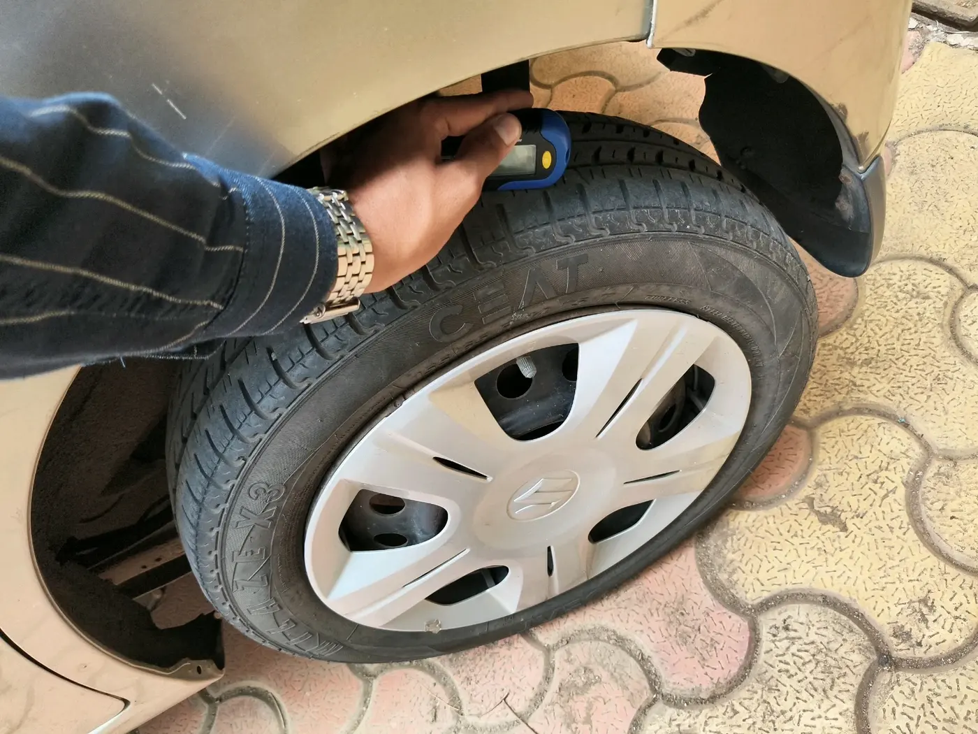 2014 Maruti Wagon R 1.0 VXI, Petrol, Manual, 55,713 km, tyre