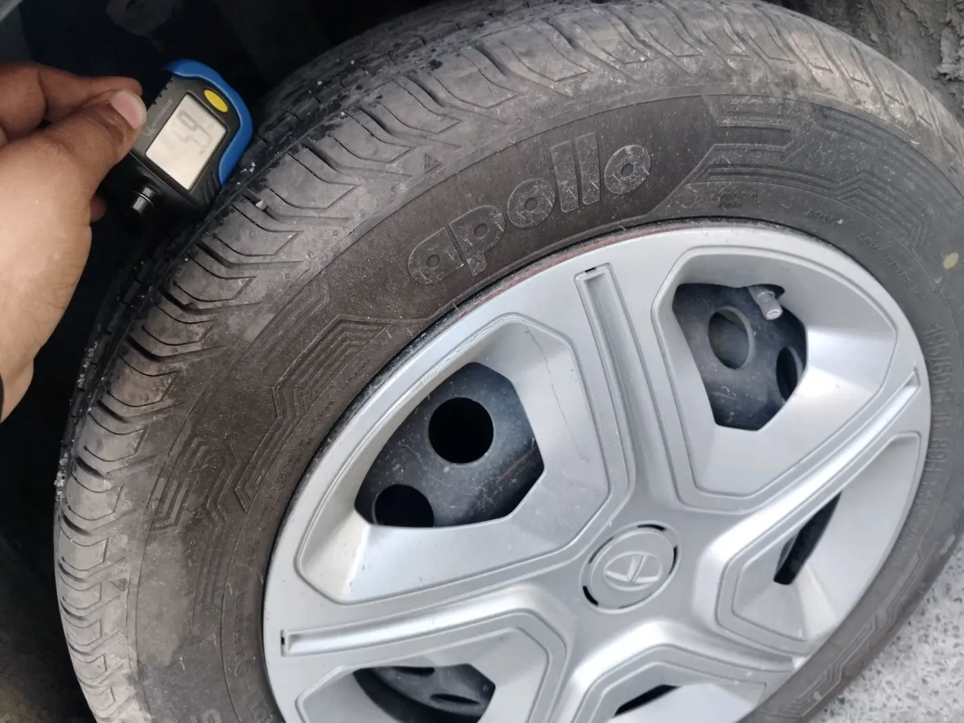 2018 Tata NEXON XM PETROL, Petrol, Manual, 30,779 km, tyre