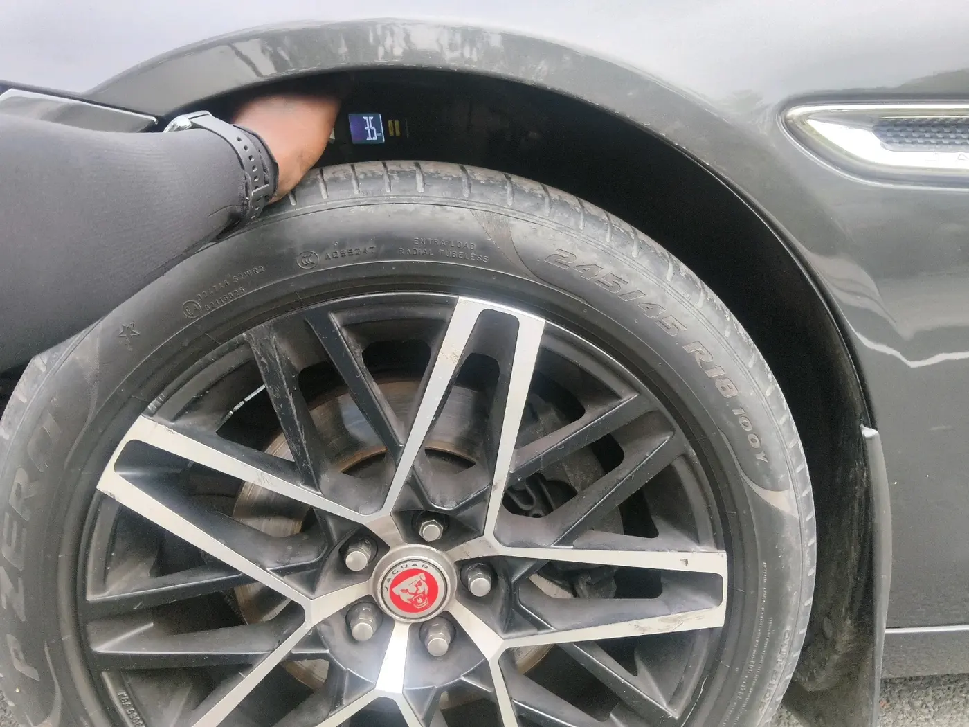 2016 Jaguar XE PRESTIGE PETROL, Petrol, Automatic, 96,507 km, tyre