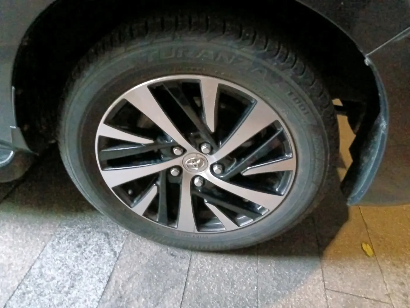 2021 Toyota Innova Crysta 2.7 ZX AT 7 STR, Petrol, Automatic, 65,828 km, tyre