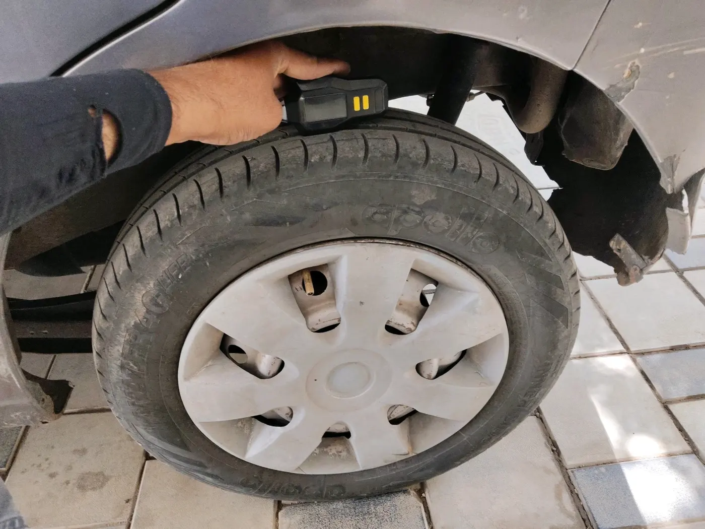 2012 Maruti Wagon R 1.0 LXI CNG, CNG, Manual, 1,09,222 km, tyre