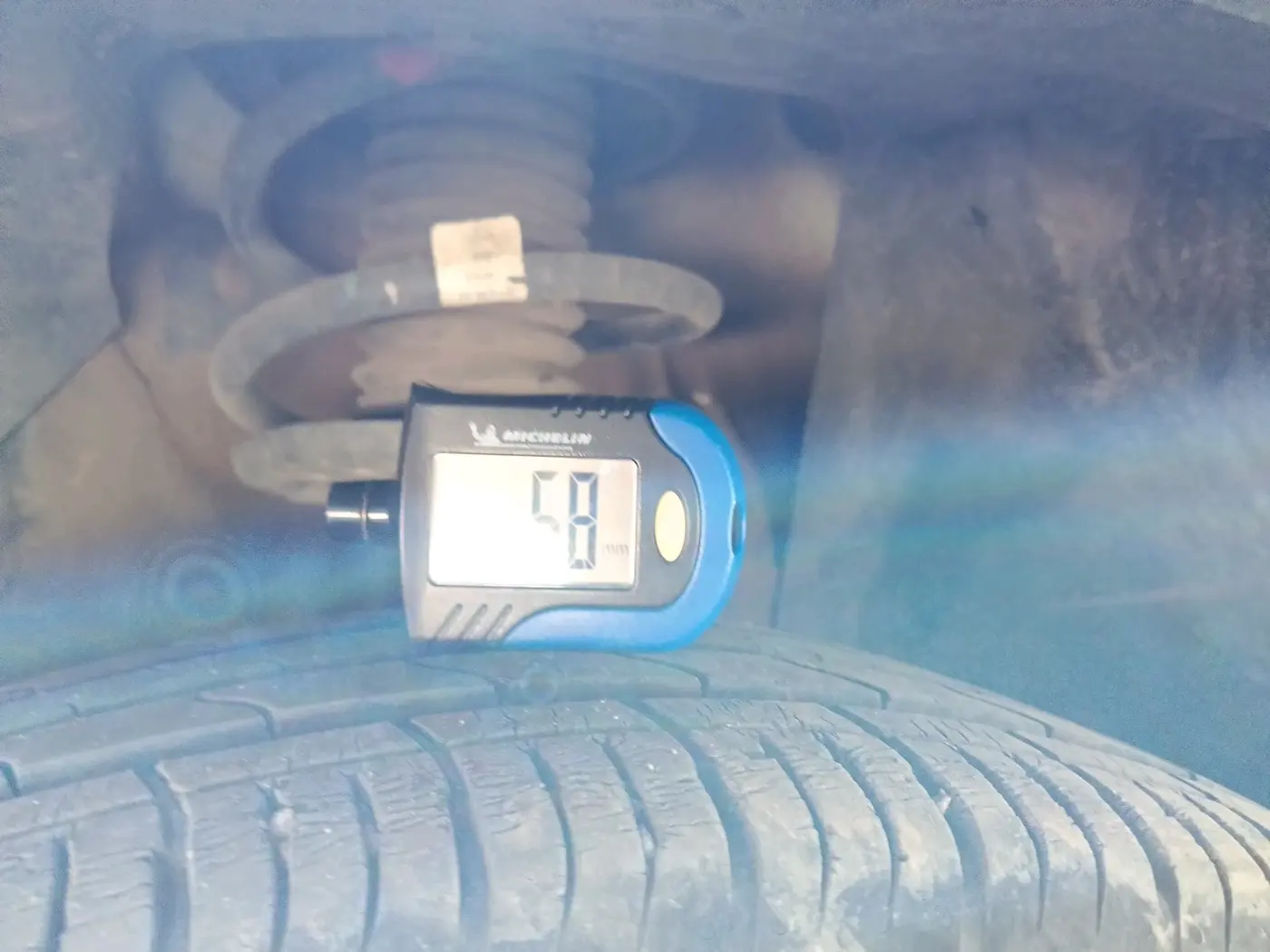 2023 Maruti BREZZA VXI SMART HYBRID, Petrol, Manual, 23,175 km, tyre