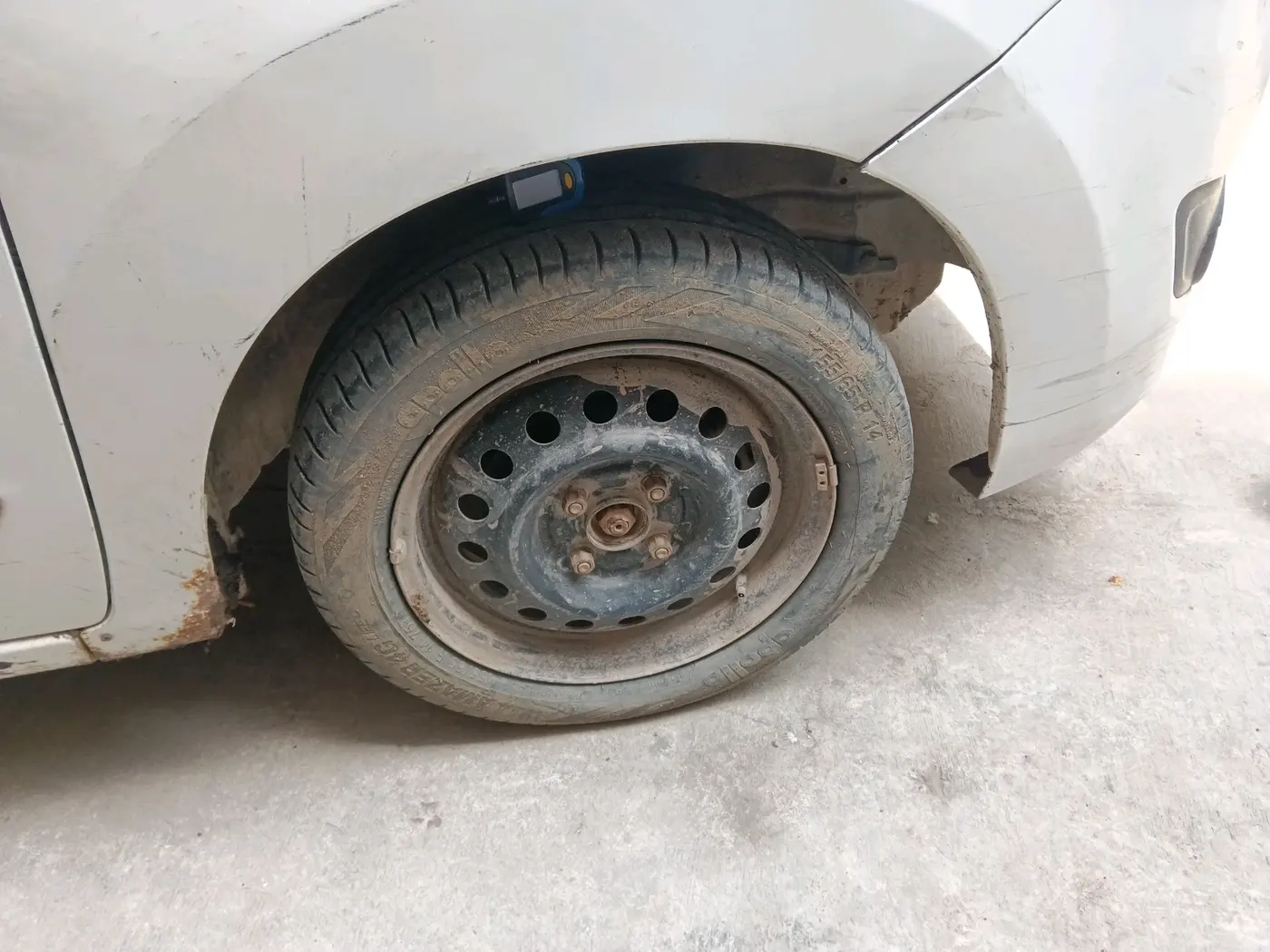 2017 Maruti Wagon R 1.0 VXI AMT, Petrol, Automatic, 95,969 km, tyre