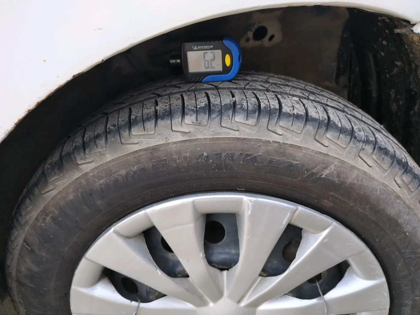2017 Maruti Wagon R 1.0 VXI, CNG, Manual, 1,01,540 km, tyre