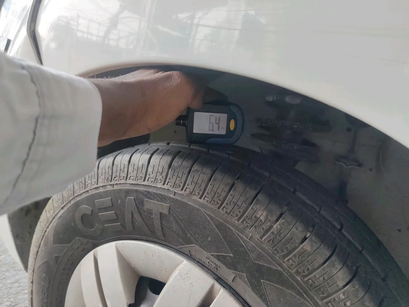 2017 Maruti Alto 800 LXI, CNG, Manual, 90,373 km, tyre