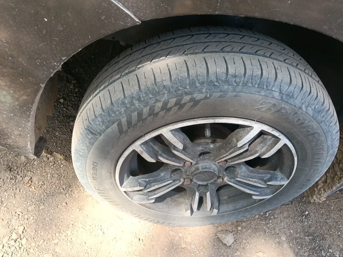 2015 Maruti Wagon R 1.0 LXI CNG, CNG, Manual, 2,80,000 km, tyre