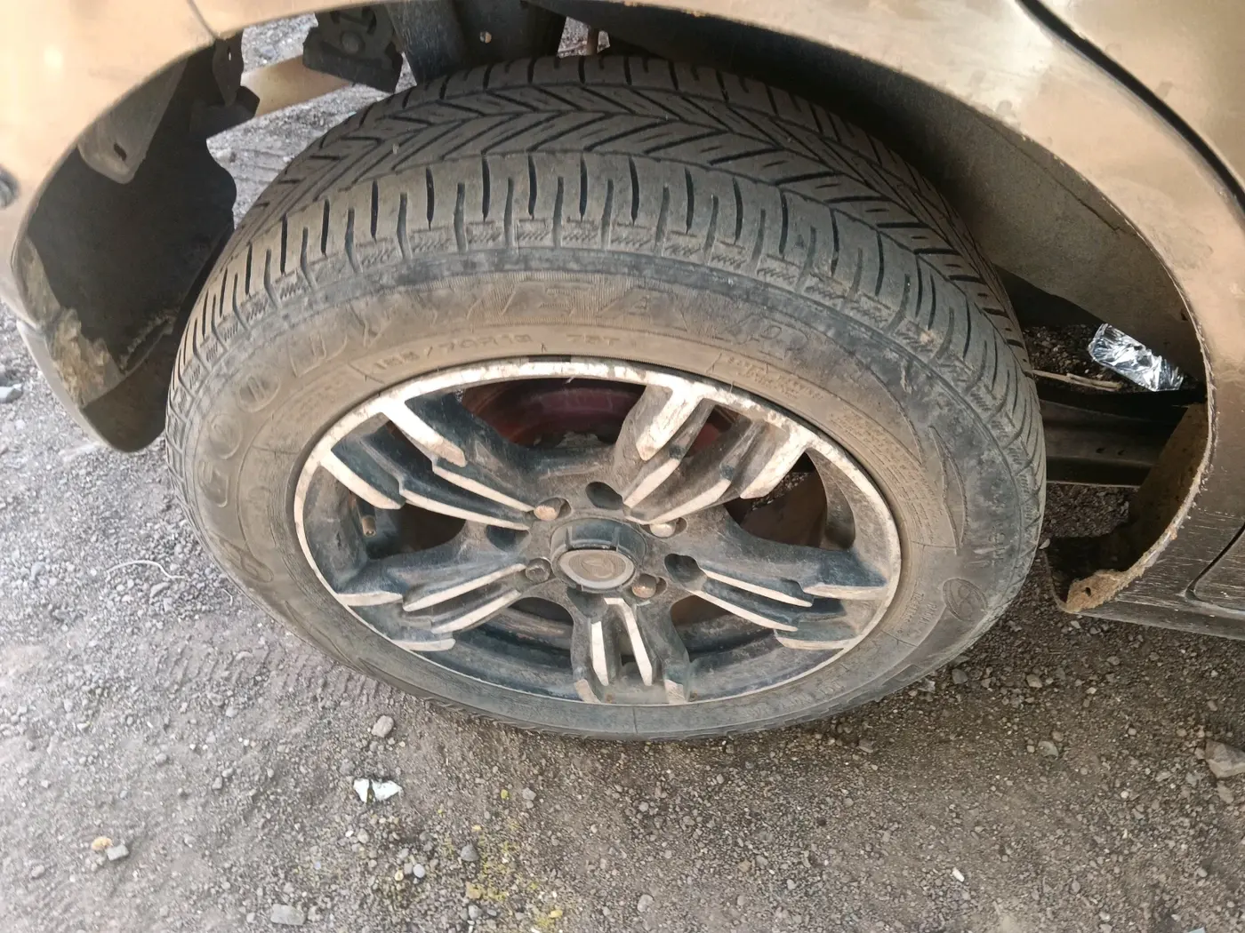 2015 Maruti Wagon R 1.0 LXI CNG, CNG, Manual, 2,80,000 km, tyre