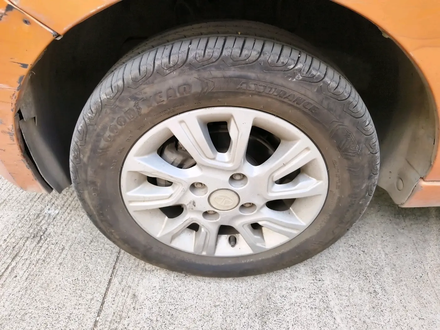 2018 Tata Tiago XZ PETROL, Petrol, Manual, 53,795 km, tyre