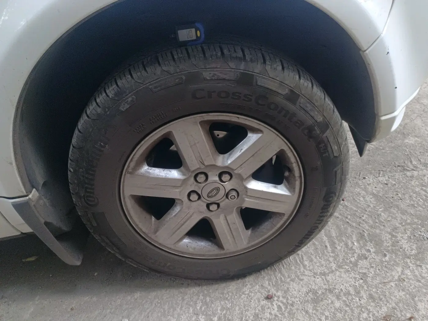 2014 Landrover Freelander 2 TD4 SE, Diesel, Automatic, 1,04,572 km, tyre