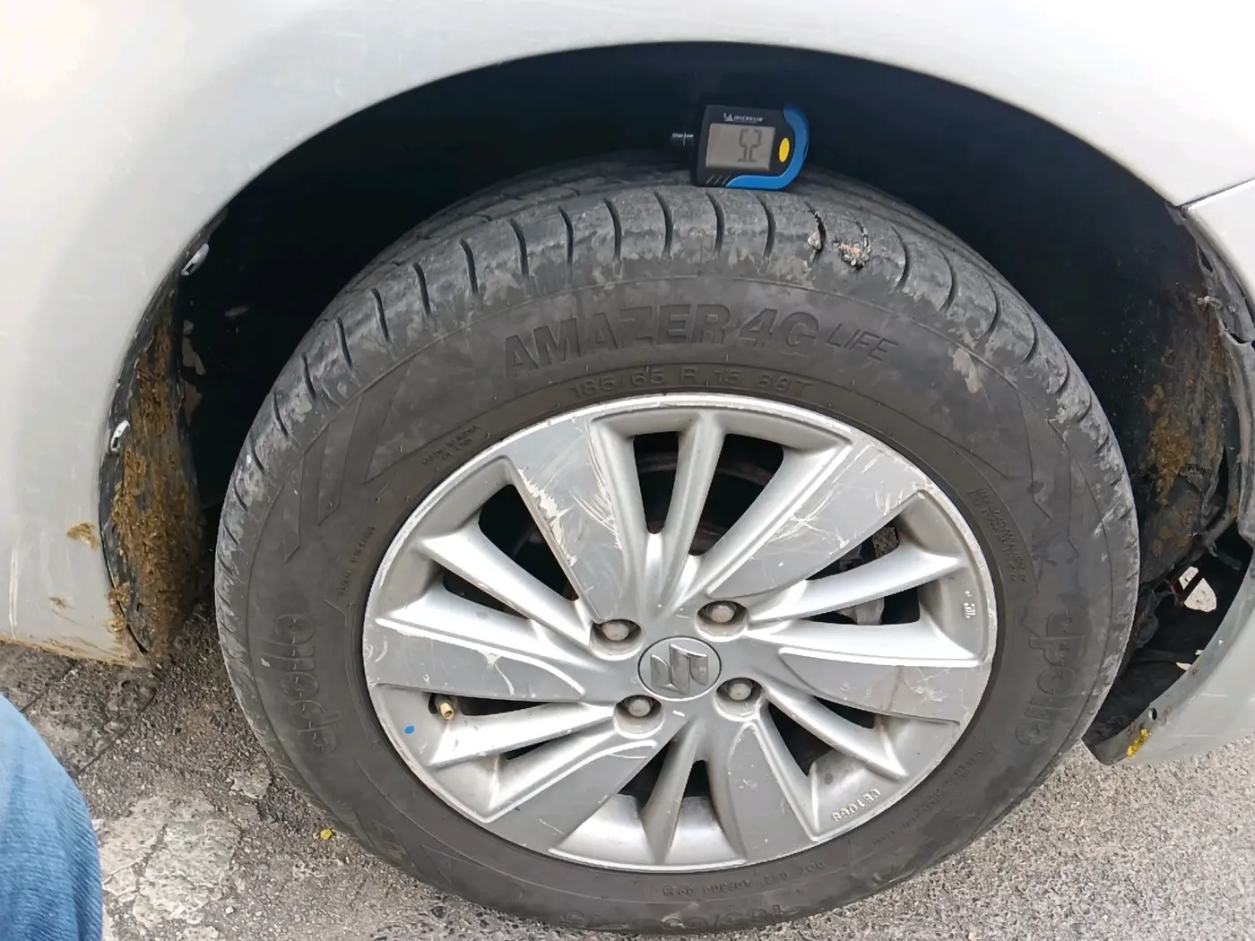 2015 Maruti Swift ZXI, Petrol, Manual, 68,968 km, tyre