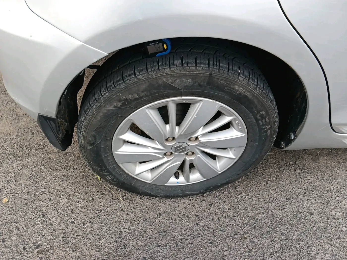 2015 Maruti Swift ZXI, Petrol, Manual, 68,968 km, tyre