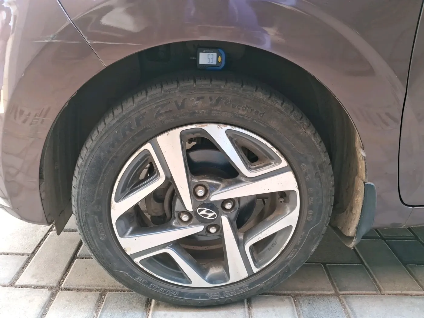 2020 Hyundai AURA SX PLUS 1.2 AMT, CNG, Automatic, 40,180 km, tyre
