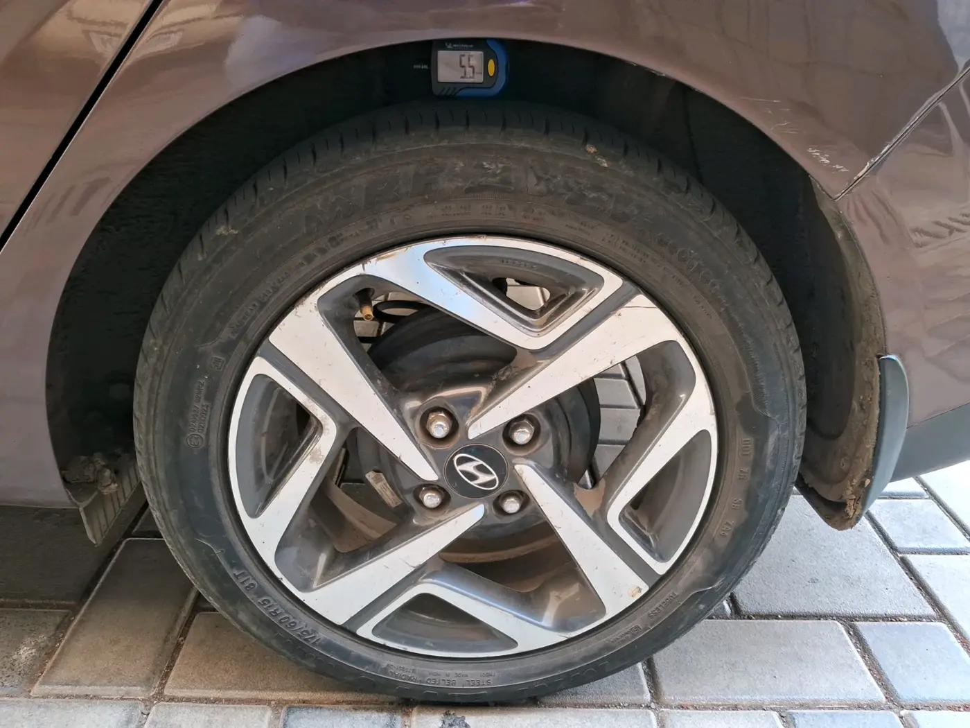2020 Hyundai AURA SX PLUS 1.2 AMT, CNG, Automatic, 40,180 km, tyre