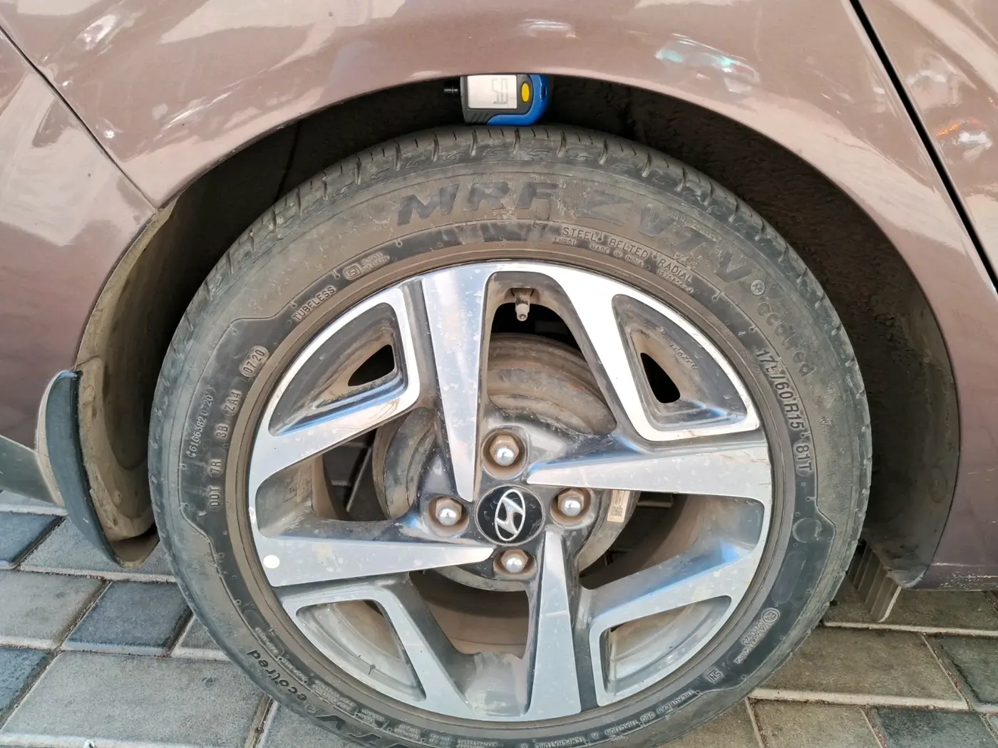 2020 Hyundai AURA SX PLUS 1.2 AMT, CNG, Automatic, 40,180 km, tyre