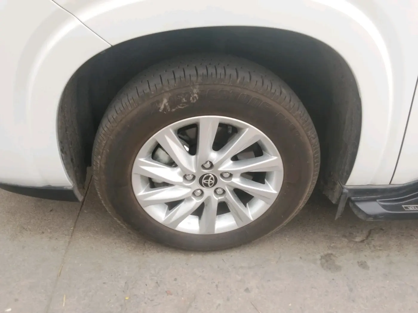 2026 Toyota INNOVA HYCROSS GX 8 STR, Petrol, Automatic, 4,480 km, tyre