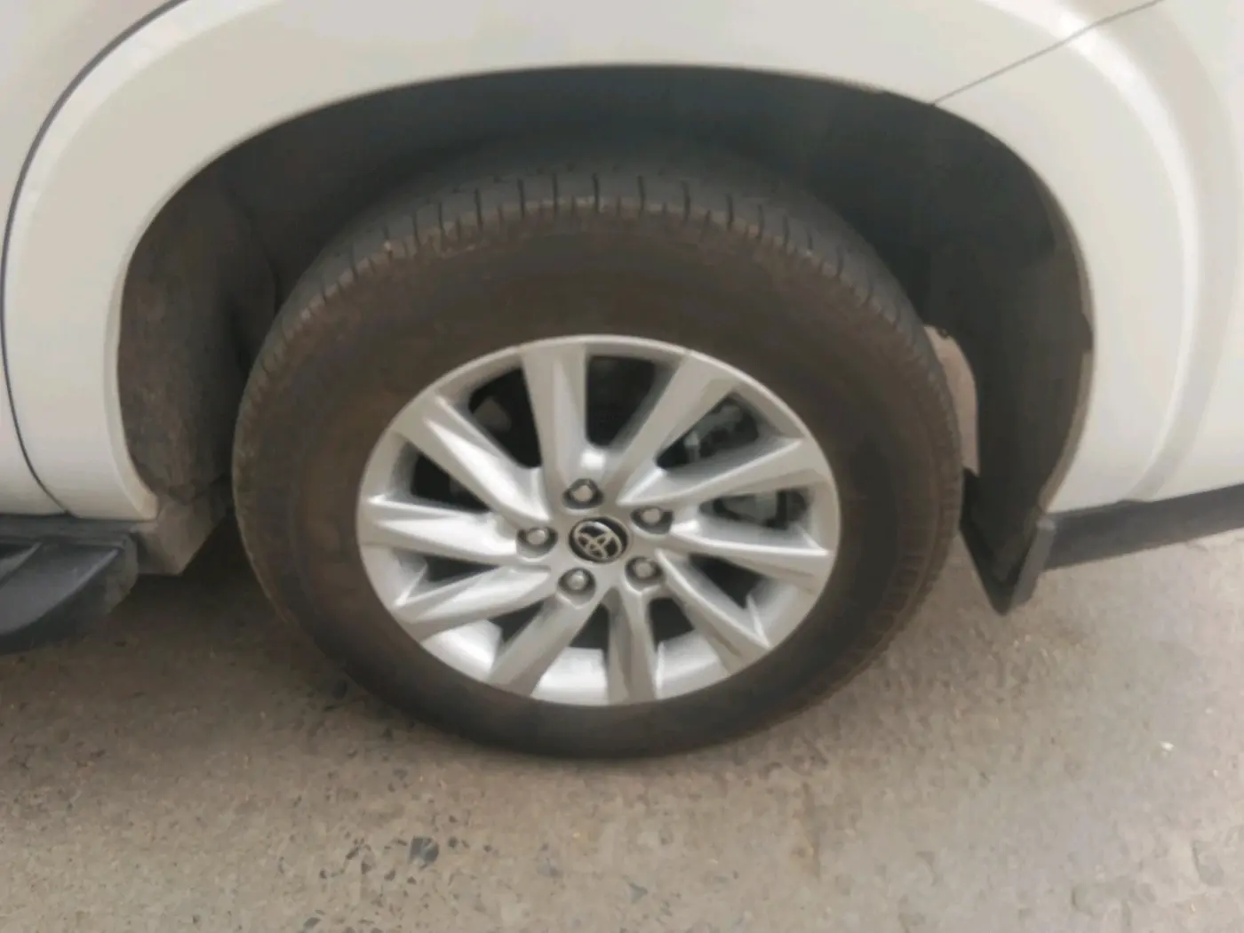 2026 Toyota INNOVA HYCROSS GX 8 STR, Petrol, Automatic, 4,480 km, tyre