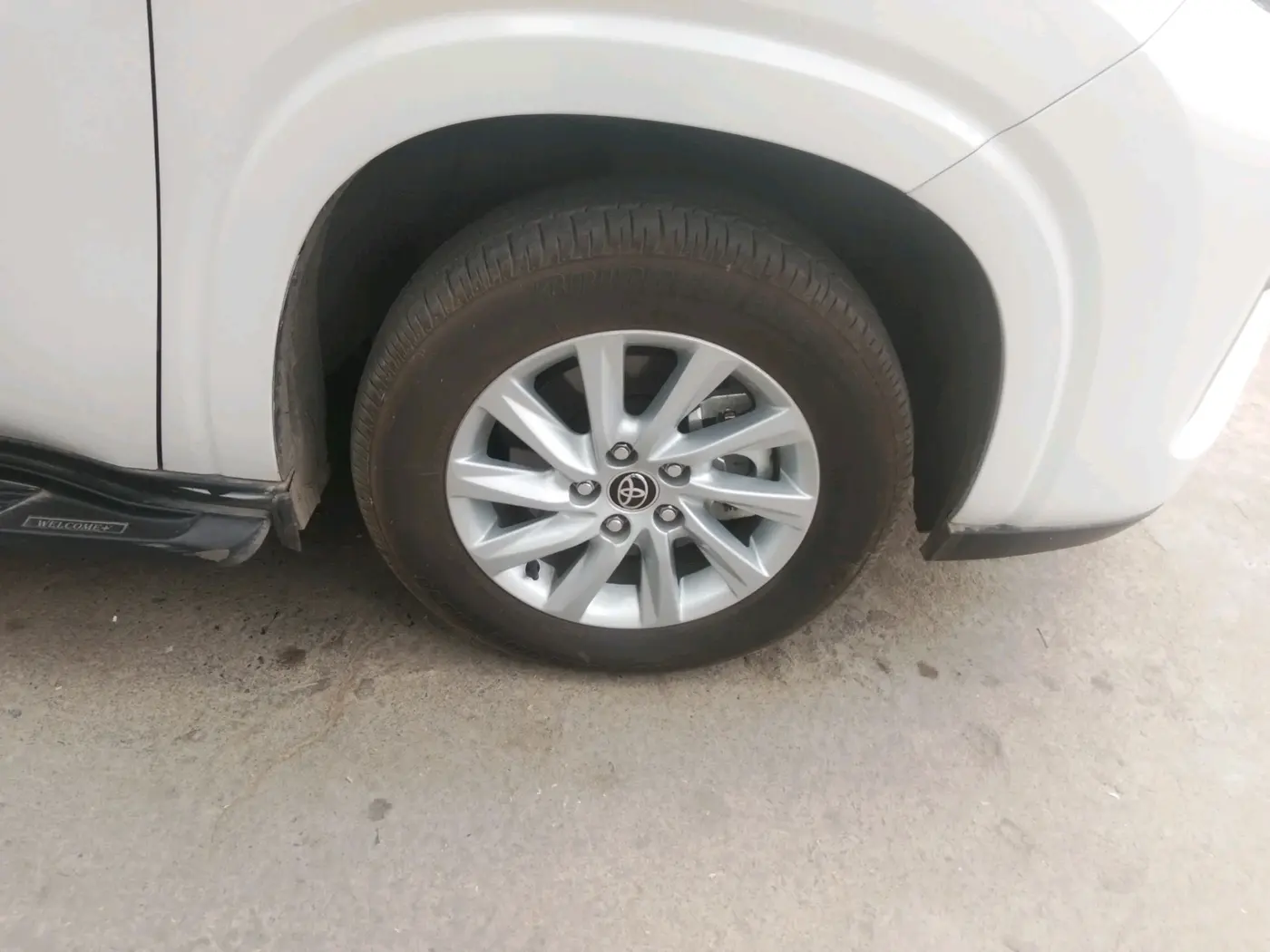 2026 Toyota INNOVA HYCROSS GX 8 STR, Petrol, Automatic, 4,480 km, tyre