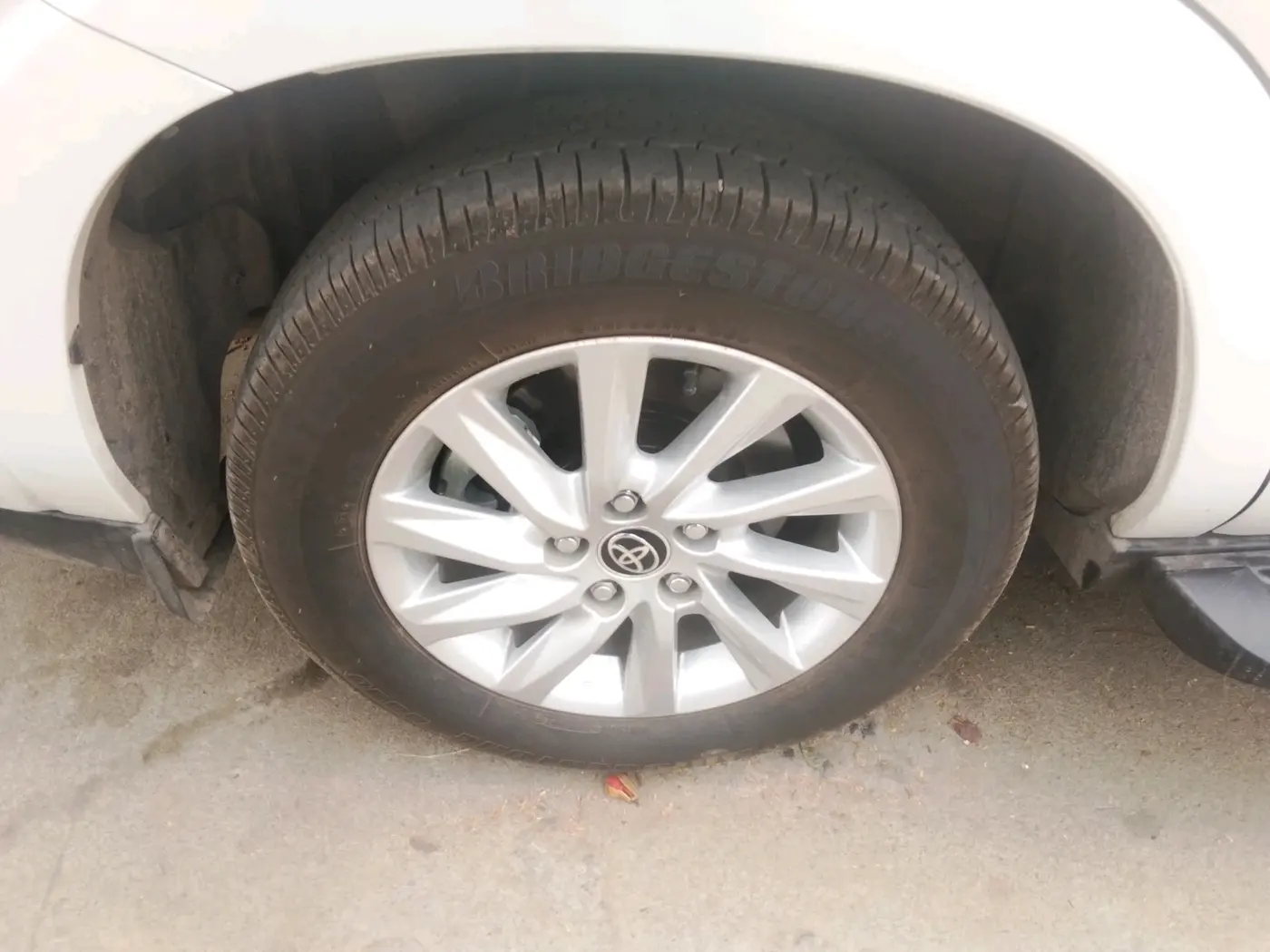 2026 Toyota INNOVA HYCROSS GX 8 STR, Petrol, Automatic, 4,480 km, tyre